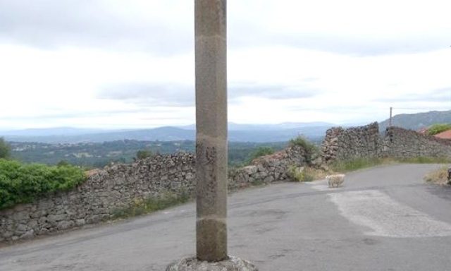 Cruceiro de Triós